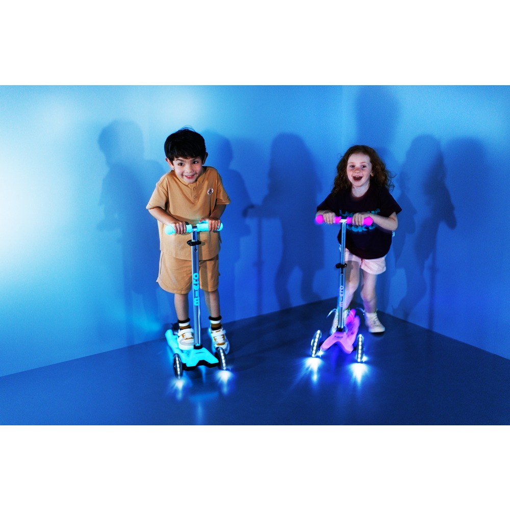 Micro Scooters | Maxi Micro Deluxe GLOW with T-Bar LED | Handlebar Adjustable | Lightweight | Boys & Girls | 5-12 years | Crystal Blue - Image 6